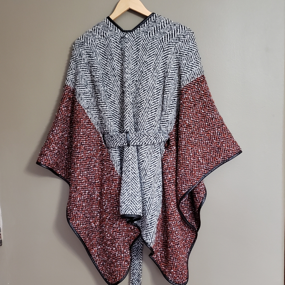 MAX Edition Poncho with Faux Leather Piping - Picture 7 of 7